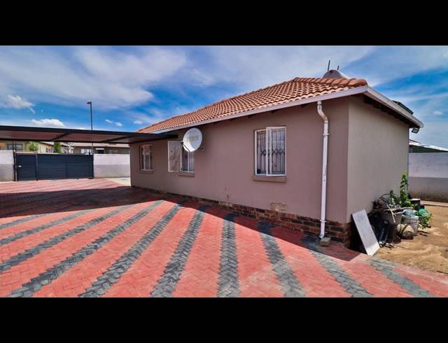 3 BEDROOM COMPLEX FOR SALE IN BLUE HILLS